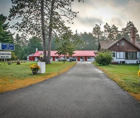 Northern Pine Inn Hayward Exterior photo