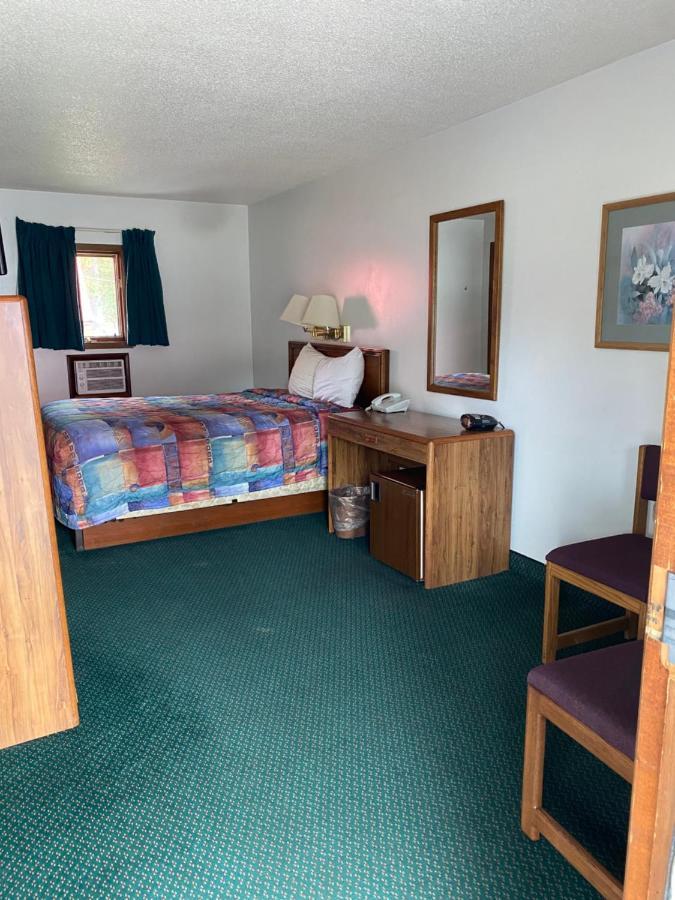 Northern Pine Inn Hayward Exterior photo