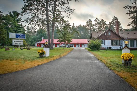 Northern Pine Inn Hayward Exterior photo